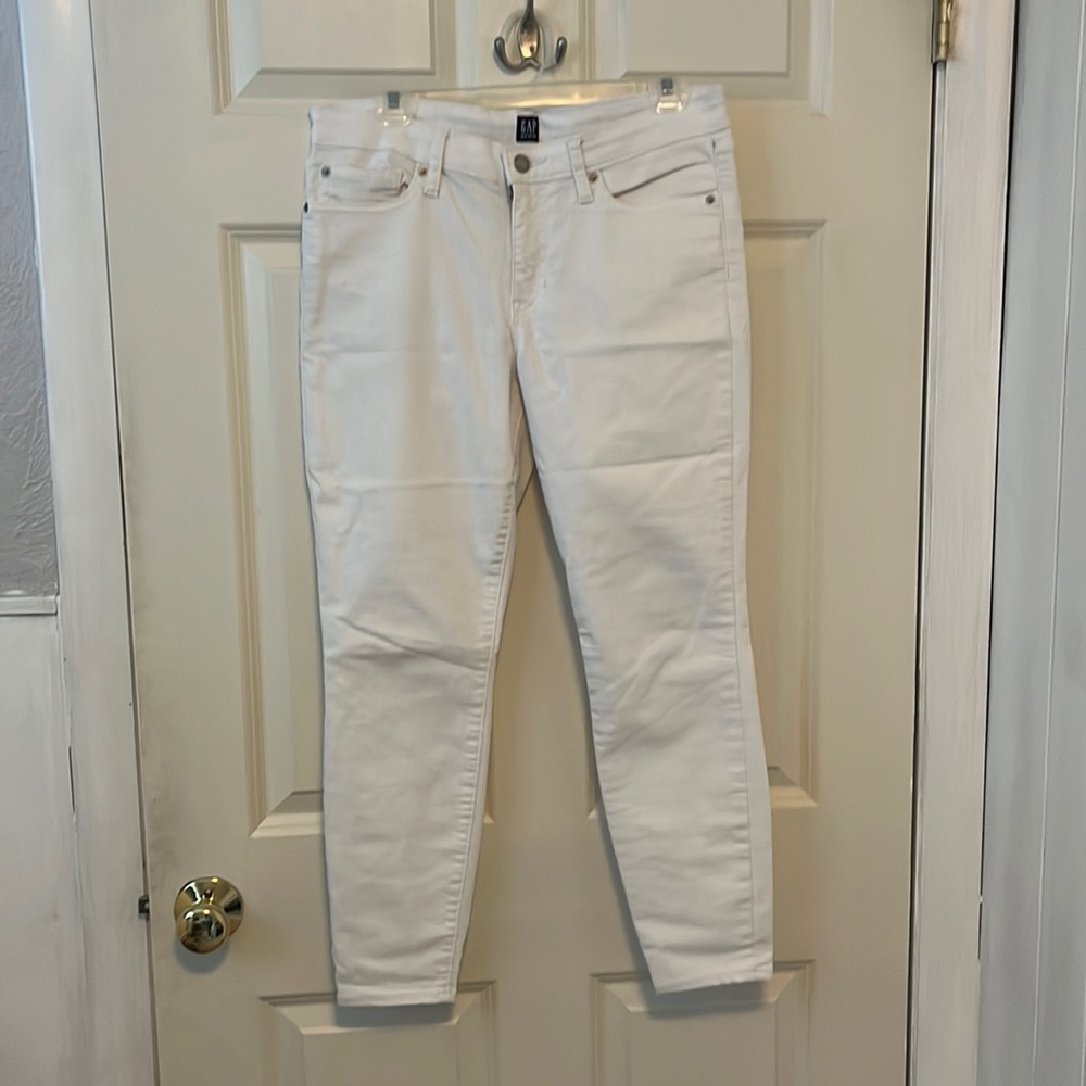 Gap white jeans/skimmer leggings. Size 8.